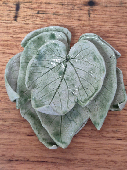 Set of 3 Ceramic Leaf dishes (Grape Vine)