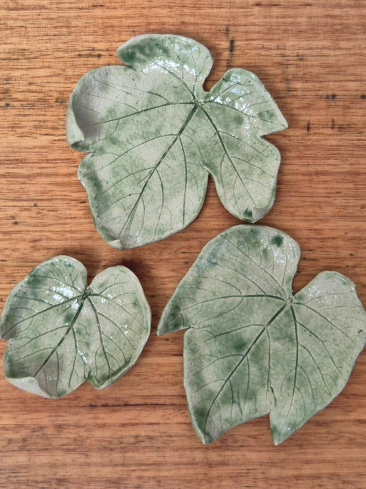 Set of 3 Ceramic Leaf dishes (Grape Vine)